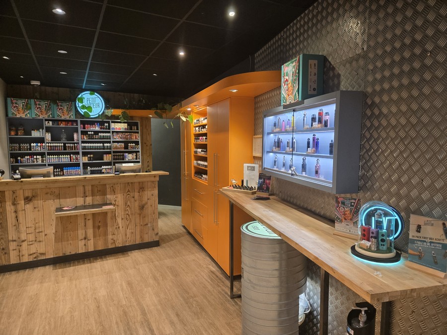 Vitrines magasin e-cigarette Angers